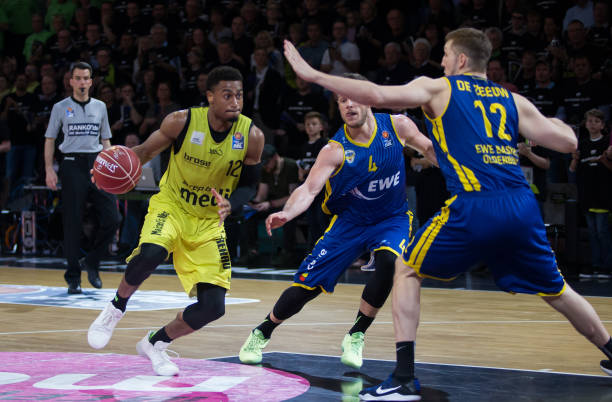 他在防守端 他在防守端