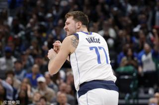 篮球场上有 篮球场上有